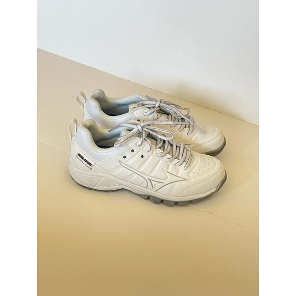 NIB Women’s Mizuno White Softball Size 5 - Picture 2 of 8
